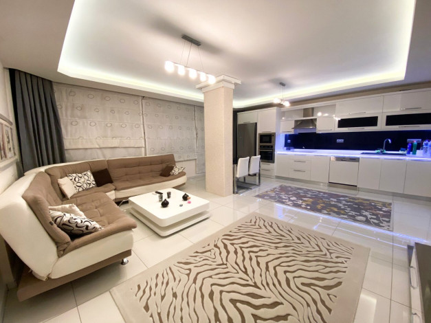 Просторные аппартаменты 1+1 в центре Аланьи всего в  150 метрах от моря, 80 м2 - Ракурс 6