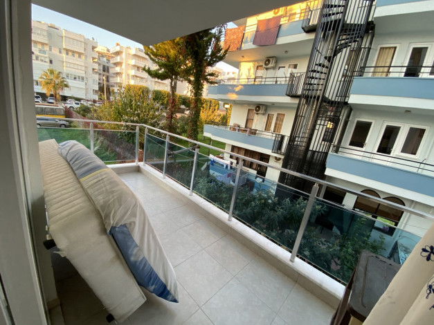 Двухкомнатная квартира в пешей доступности от пляжа в центре района Авсаллар, 90 м2 - Ракурс 2