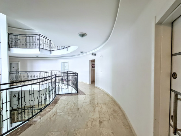 Трехкомнатная квартира с отдельной кухней с видом на море и горы,  110 м2 - Ракурс 14