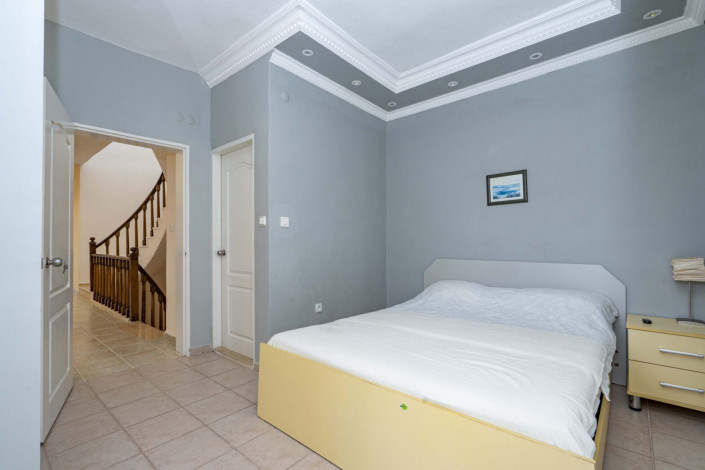 Меблированная трехэтажная VIP вилла 4+1 в районе Кестель, 530 м2 - Ракурс 4