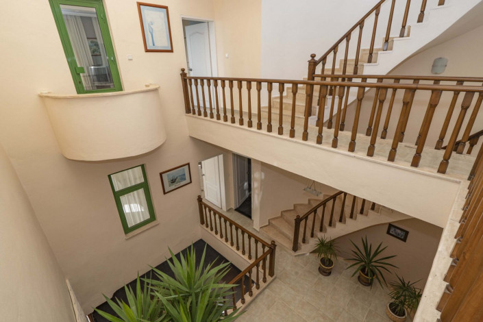 Меблированная трехэтажная VIP вилла 4+1 в районе Кестель, 530 м2 - Ракурс 9