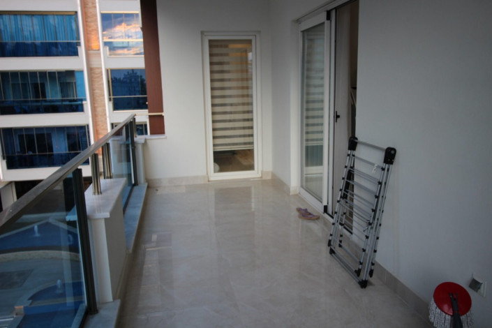 Трехкомнатная квартира с полами с подогревом в одном из больших комплексов района Махмтулар, 130 м2 - Ракурс 6