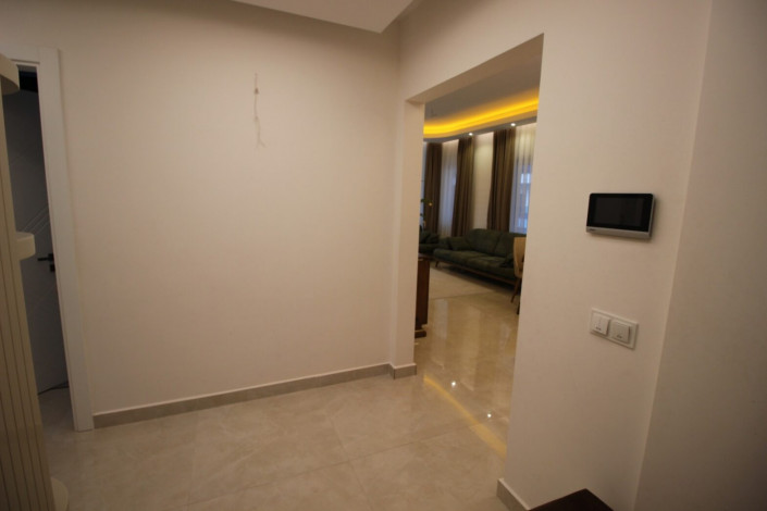 Трехкомнатная квартира с полами с подогревом в одном из больших комплексов района Махмтулар, 130 м2 - Ракурс 8