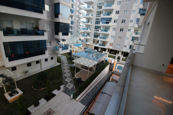 Трехкомнатная квартира с полами с подогревом в одном из больших комплексов района Махмтулар, 130 м2 - Ракурс 11