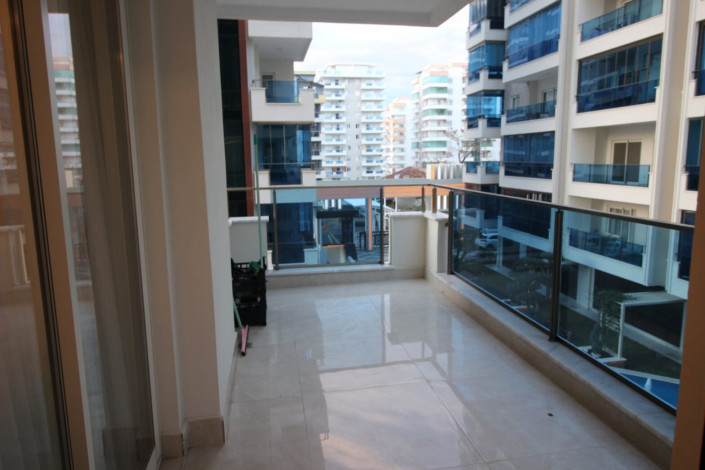 Трехкомнатная квартира с полами с подогревом в одном из больших комплексов района Махмтулар, 130 м2 - Ракурс 24