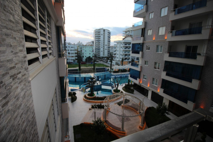 Трехкомнатная квартира с полами с подогревом в одном из больших комплексов района Махмтулар, 130 м2 - Ракурс 34