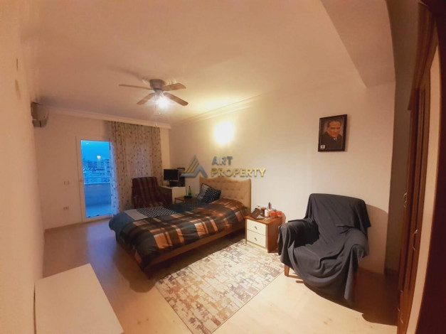 Полностью меблированный пентхаус 4+1 с видом на море и город в центре района Махмутлар, 250 м2 - Ракурс 12