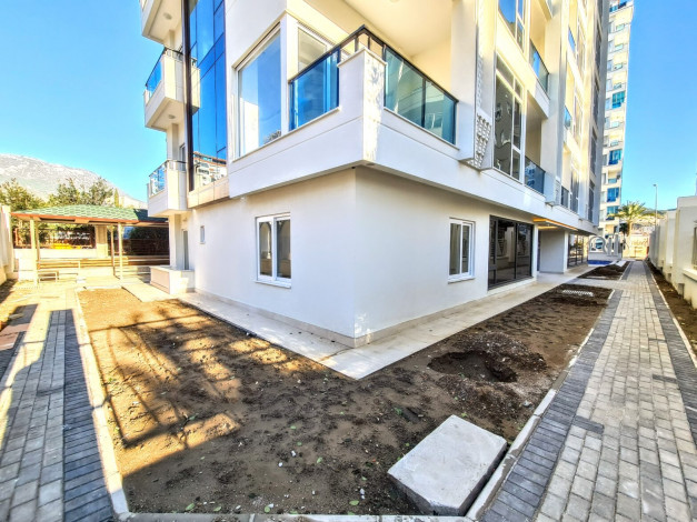 Современная двухкомнатная квартира на высоком этаже вблизи моря в Махмутлар, 60 м2 - Ракурс 4