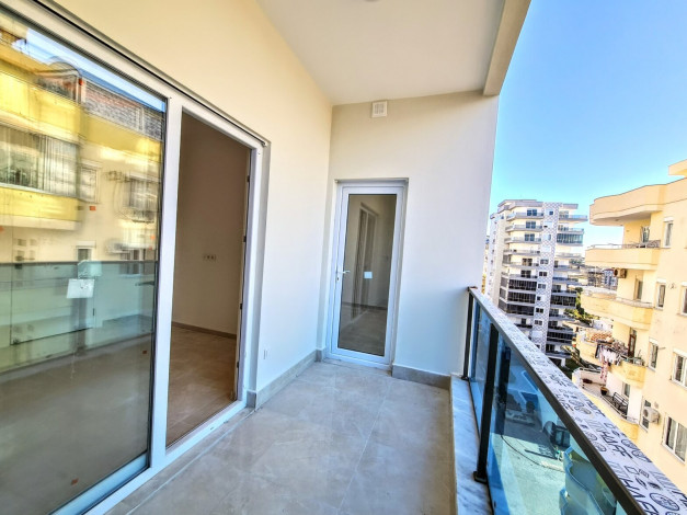 Современная двухкомнатная квартира на высоком этаже вблизи моря в Махмутлар, 60 м2 - Ракурс 5