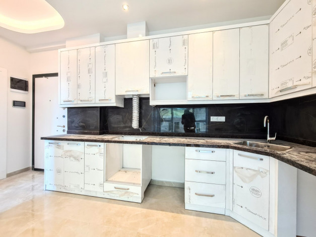 Современная двухкомнатная квартира на высоком этаже вблизи моря в Махмутлар, 60 м2 - Ракурс 10