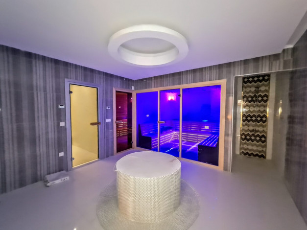 Современная двухкомнатная квартира на высоком этаже вблизи моря в Махмутлар, 60 м2 - Ракурс 11