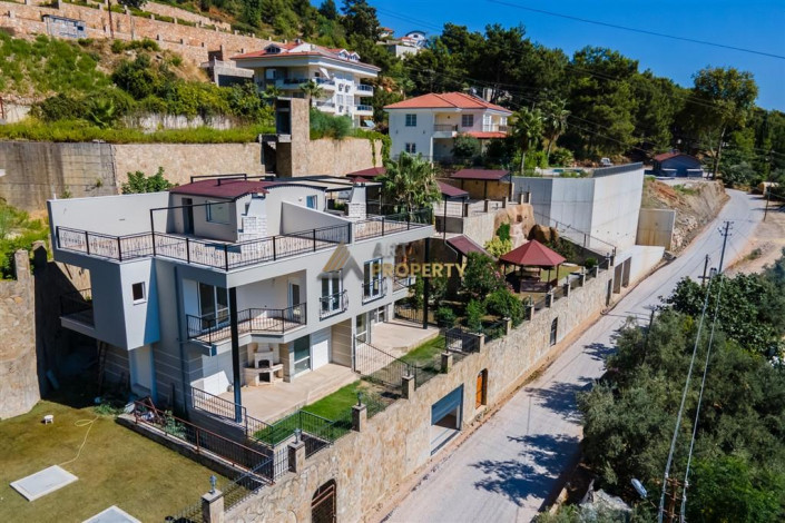 Трехэтажная вилла 3+1 с панорамным видом на море и город в районе Бекташ города Аланья, 230 м2 - Ракурс 3