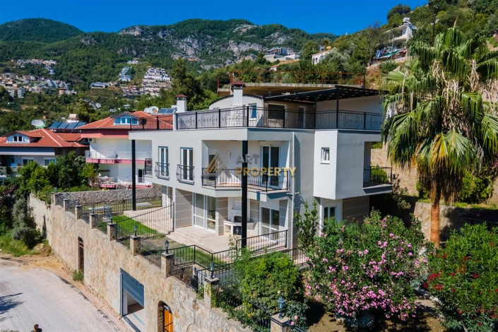 Трехэтажная вилла 3+1 с панорамным видом на море и город в районе Бекташ города Аланья, 230 м2 - Ракурс 4