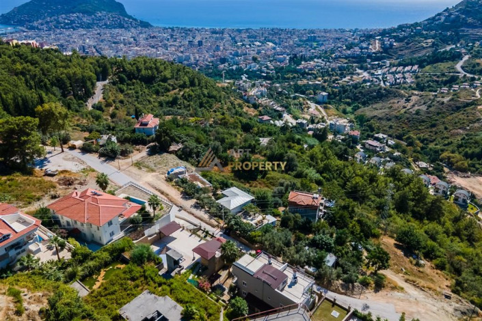 Трехэтажная вилла 3+1 с панорамным видом на море и город в районе Бекташ города Аланья, 230 м2 - Ракурс 5