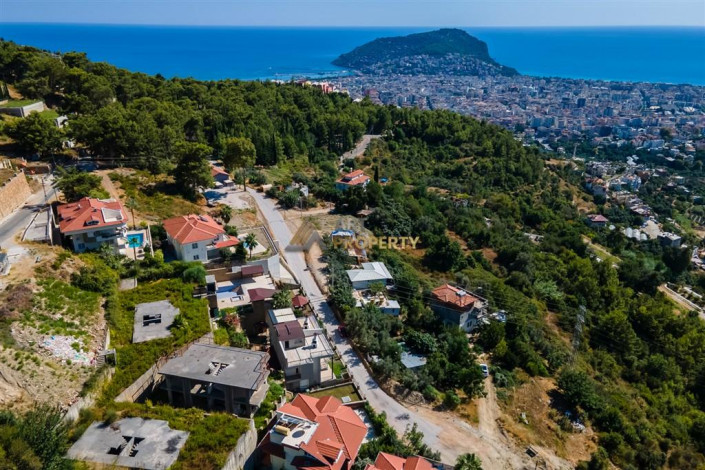 Трехэтажная вилла 3+1 с панорамным видом на море и город в районе Бекташ города Аланья, 230 м2 - Ракурс 6