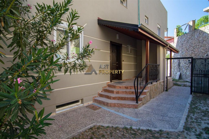 Трехэтажная вилла 3+1 с панорамным видом на море и город в районе Бекташ города Аланья, 230 м2 - Ракурс 11