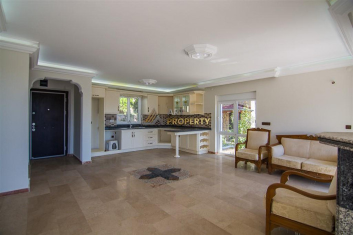 Трехэтажная вилла 3+1 с панорамным видом на море и город в районе Бекташ города Аланья, 230 м2 - Ракурс 13