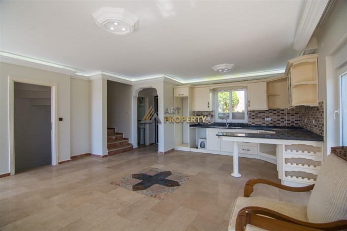 Трехэтажная вилла 3+1 с панорамным видом на море и город в районе Бекташ города Аланья, 230 м2 - Ракурс 14