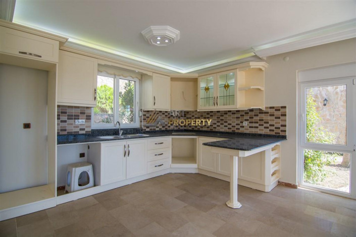 Трехэтажная вилла 3+1 с панорамным видом на море и город в районе Бекташ города Аланья, 230 м2 - Ракурс 15