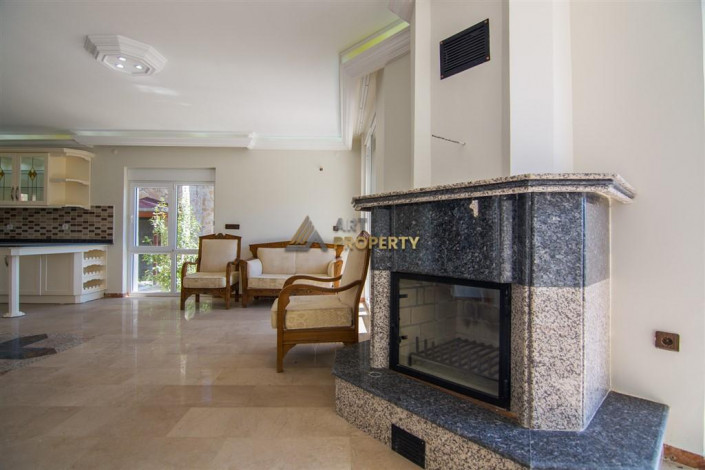 Трехэтажная вилла 3+1 с панорамным видом на море и город в районе Бекташ города Аланья, 230 м2 - Ракурс 19