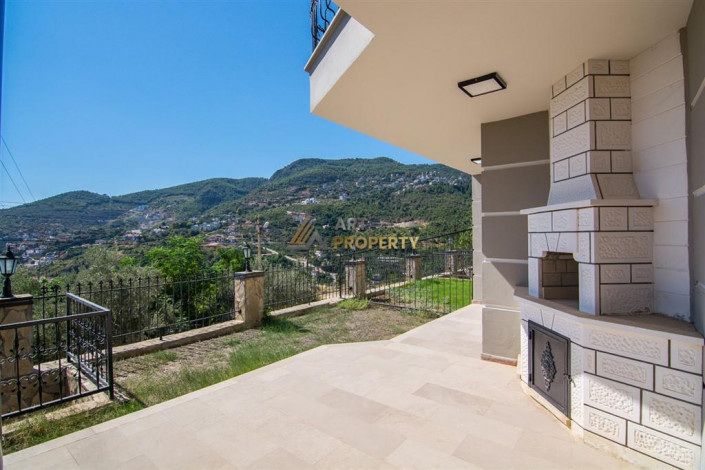 Трехэтажная вилла 3+1 с панорамным видом на море и город в районе Бекташ города Аланья, 230 м2 - Ракурс 22