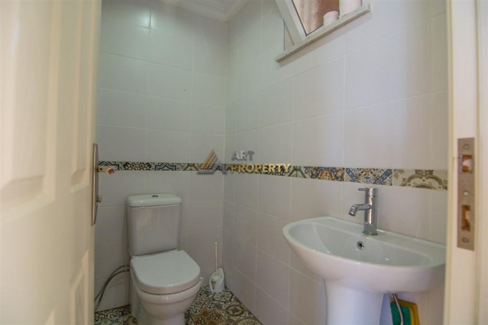 Трехэтажная вилла 3+1 с панорамным видом на море и город в районе Бекташ города Аланья, 230 м2 - Ракурс 24