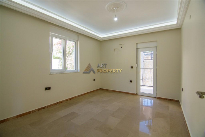 Трехэтажная вилла 3+1 с панорамным видом на море и город в районе Бекташ города Аланья, 230 м2 - Ракурс 35