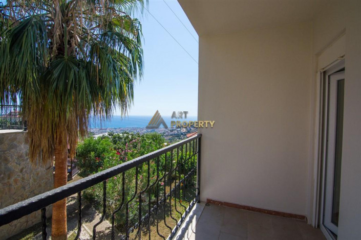 Трехэтажная вилла 3+1 с панорамным видом на море и город в районе Бекташ города Аланья, 230 м2 - Ракурс 38