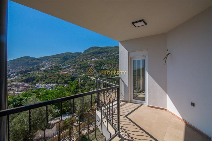 Трехэтажная вилла 3+1 с панорамным видом на море и город в районе Бекташ города Аланья, 230 м2 - Ракурс 44