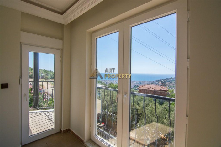 Трехэтажная вилла 3+1 с панорамным видом на море и город в районе Бекташ города Аланья, 230 м2 - Ракурс 47