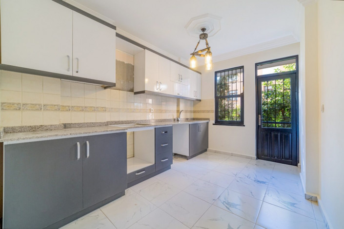 Просторная квартира 3+1 со свежим ремонтом в самом центре города Аланья, 135 м2 - Ракурс 15