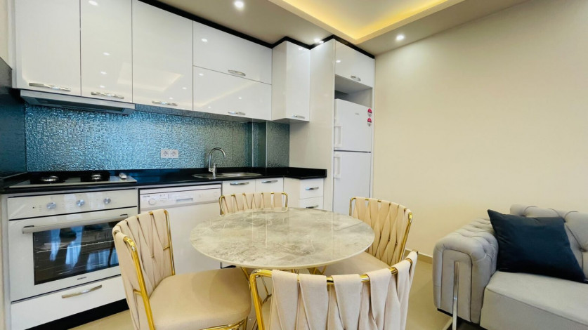 Меблированная двухкомнатная квартира в районе Махмутлар с видом на бассейн, 60м - Ракурс 5