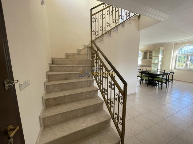 Двухэтажная полностью меблированная вилла с большой собственной территорией в Авсаллар, 220 м2 - Ракурс 28