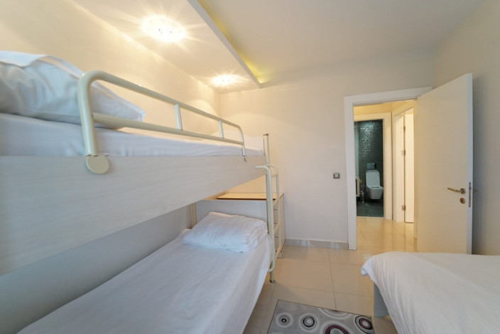 Трехкомнатные меблированные апартаменты с видом на море и горы в районе Махмутлар, 107м - Ракурс 11