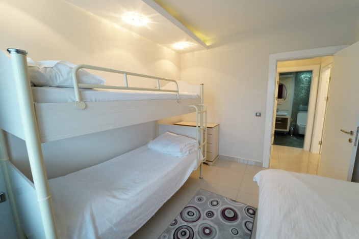 Трехкомнатные меблированные апартаменты с видом на море и горы в районе Махмутлар, 107м - Ракурс 13