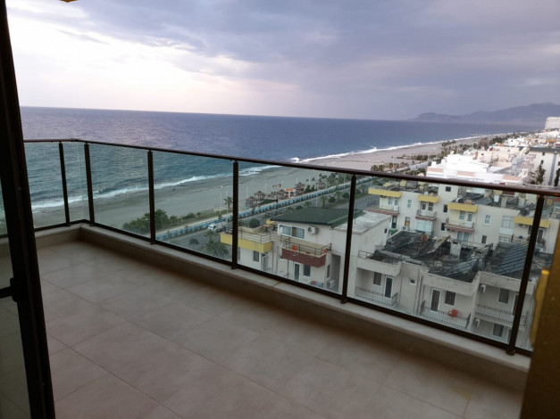 Просторная квартира 2+1 на первой береговой линии с видом на море в Махмутларе,105м2 - Ракурс 19