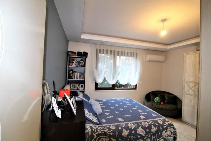 Трехкомнатная меблированная квартира в 150 метрах от моря в районе Кестель, 100 м2 - Ракурс 2