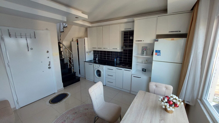 Двухкомнатная меблированная квартира-дуплекс на высоком этаже в Махмутларе, 65 м2 - Ракурс 2