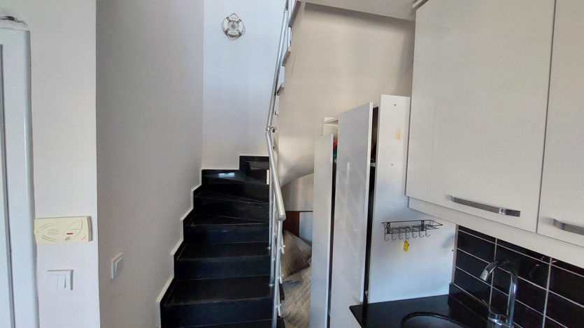 Двухкомнатная меблированная квартира-дуплекс на высоком этаже в Махмутларе, 65 м2 - Ракурс 14