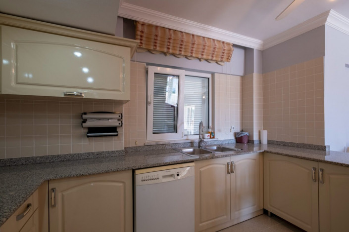 Триплекс 4+1 на первой линии моря с собственным пляжем, 170 м2 - Ракурс 7