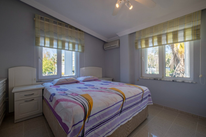 Триплекс 4+1 на первой линии моря с собственным пляжем, 170 м2 - Ракурс 22