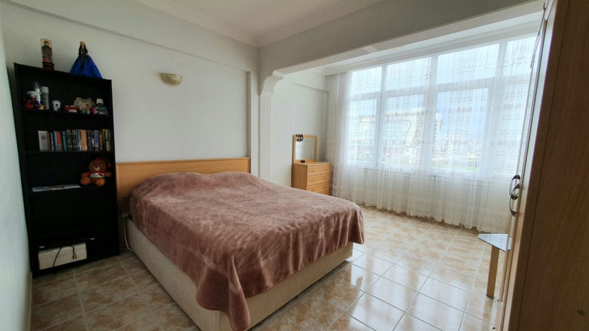 Меблированная трехкомнатная квартира с видом на море и горы на границе районов Махмутлар и Кестель, 90м - Ракурс 5