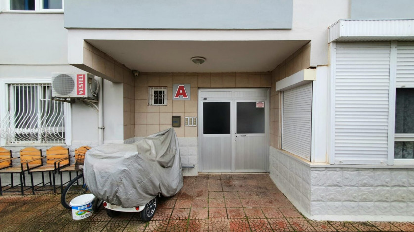 Меблированная трехкомнатная квартира с видом на море и горы на границе районов Махмутлар и Кестель, 90м - Ракурс 26