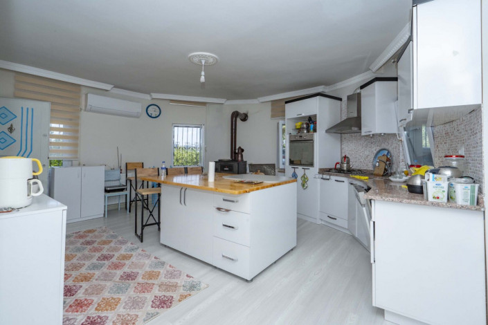 Просторная вилла 6+1 с видом на Cредиземное море в районе Тюрклер, 220 м2 - Ракурс 5