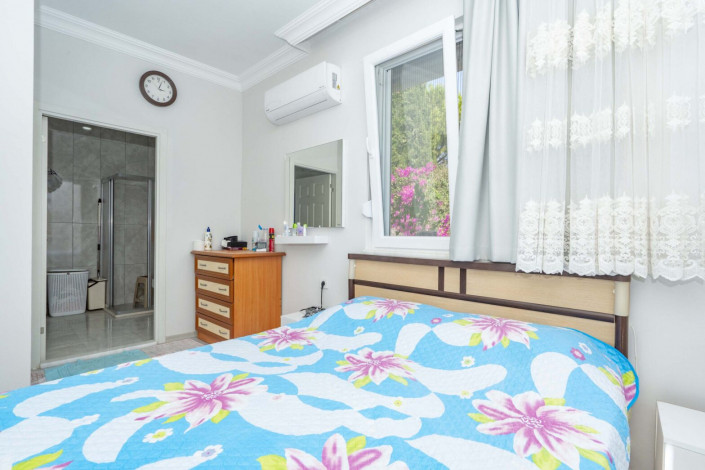 Просторная вилла 6+1 с видом на Cредиземное море в районе Тюрклер, 220 м2 - Ракурс 8