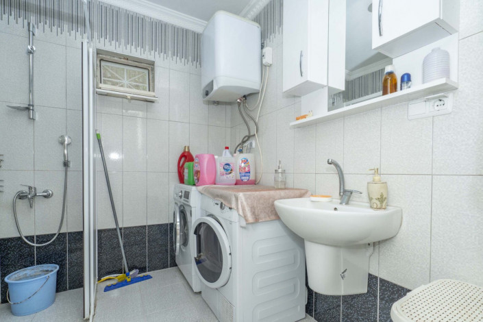 Просторная вилла 6+1 с видом на Cредиземное море в районе Тюрклер, 220 м2 - Ракурс 13