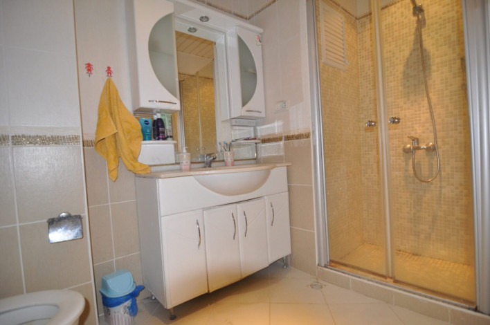 Просторная четырехкомнатная квартира на первой линии в районе Махмутлар, 145 м2 - Ракурс 15