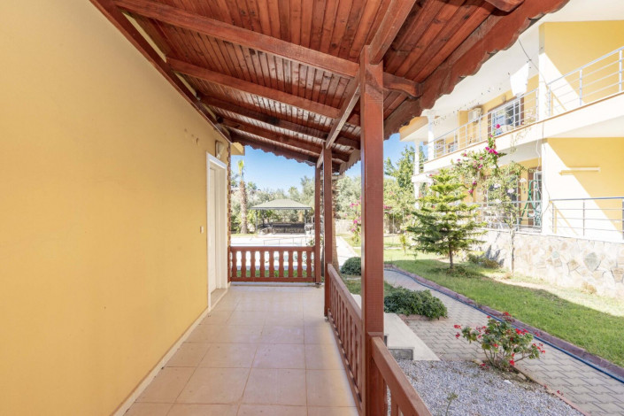 Меблированная двухэтажная вилла 3+1 недалеко от моря в районе Демирташ, 240 м2 - Ракурс 11