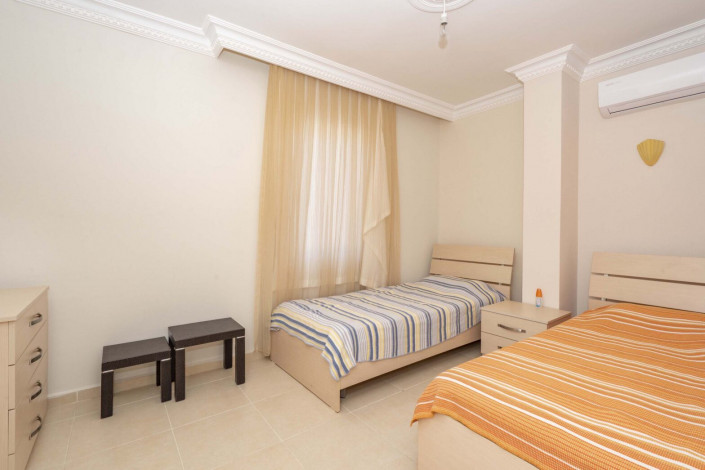 Меблированная двухэтажная вилла 3+1 недалеко от моря в районе Демирташ, 240 м2 - Ракурс 18