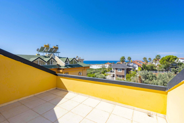 Меблированная двухэтажная вилла 3+1 недалеко от моря в районе Демирташ, 240 м2 - Ракурс 20